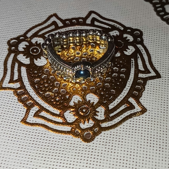 Ring - Picture 1 of 2